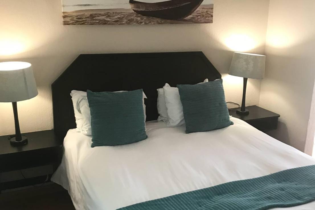 Daisy St -One Bedroom Apartment Йоханесбург Екстериор снимка