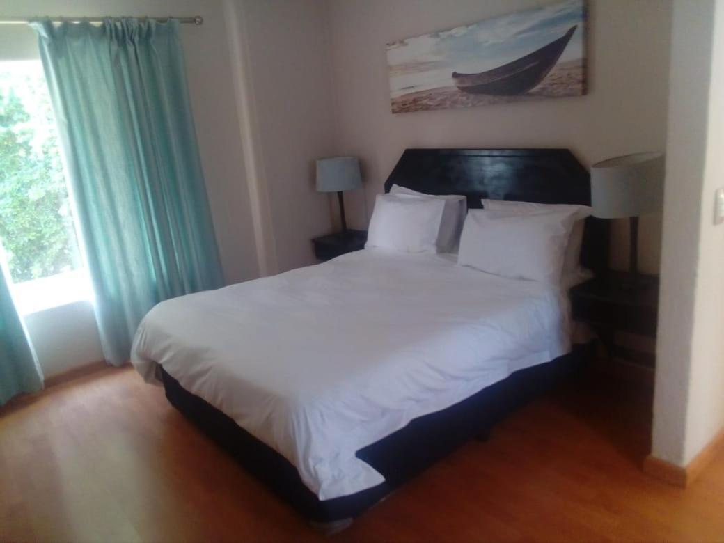 Daisy St -One Bedroom Apartment Йоханесбург Екстериор снимка